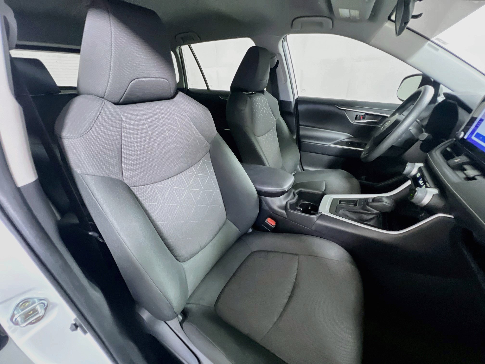 Used 2024 Toyota RAV4 XLE FWD image 30