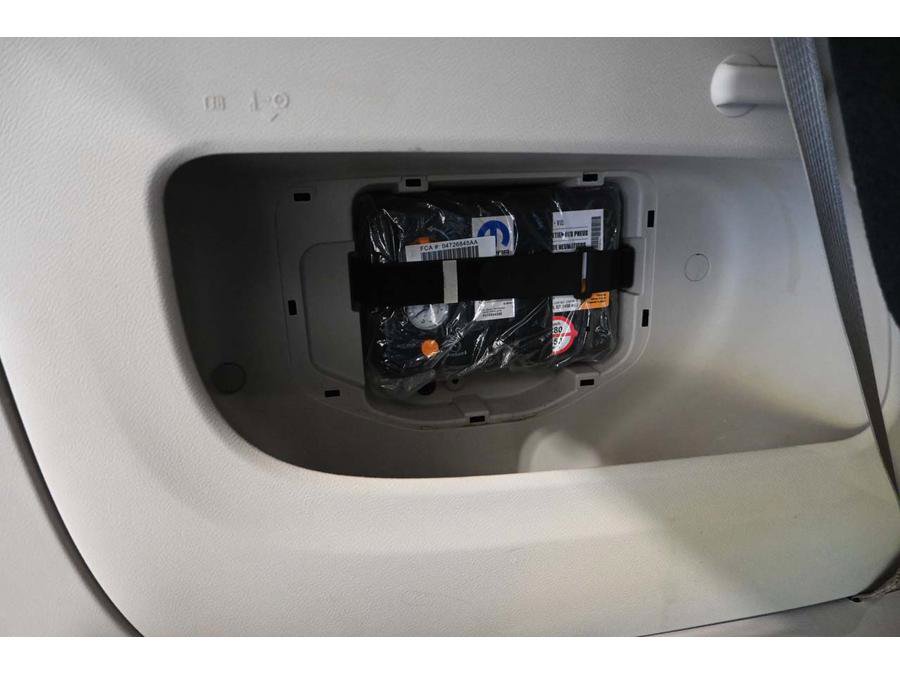Used 2021 Chrysler Pacifica Touring w/ Cold Weather Group FWD image 26