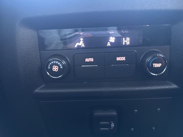 Used 2023 Chevrolet Traverse LT image 22