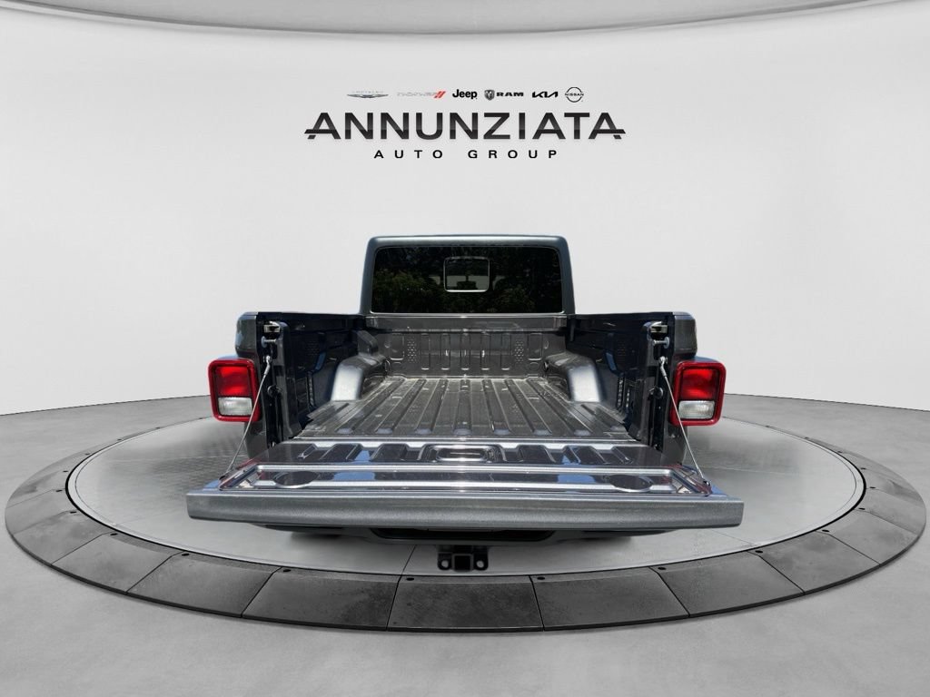 Used 2023 Jeep Gladiator Sport AWD/4WD image 18