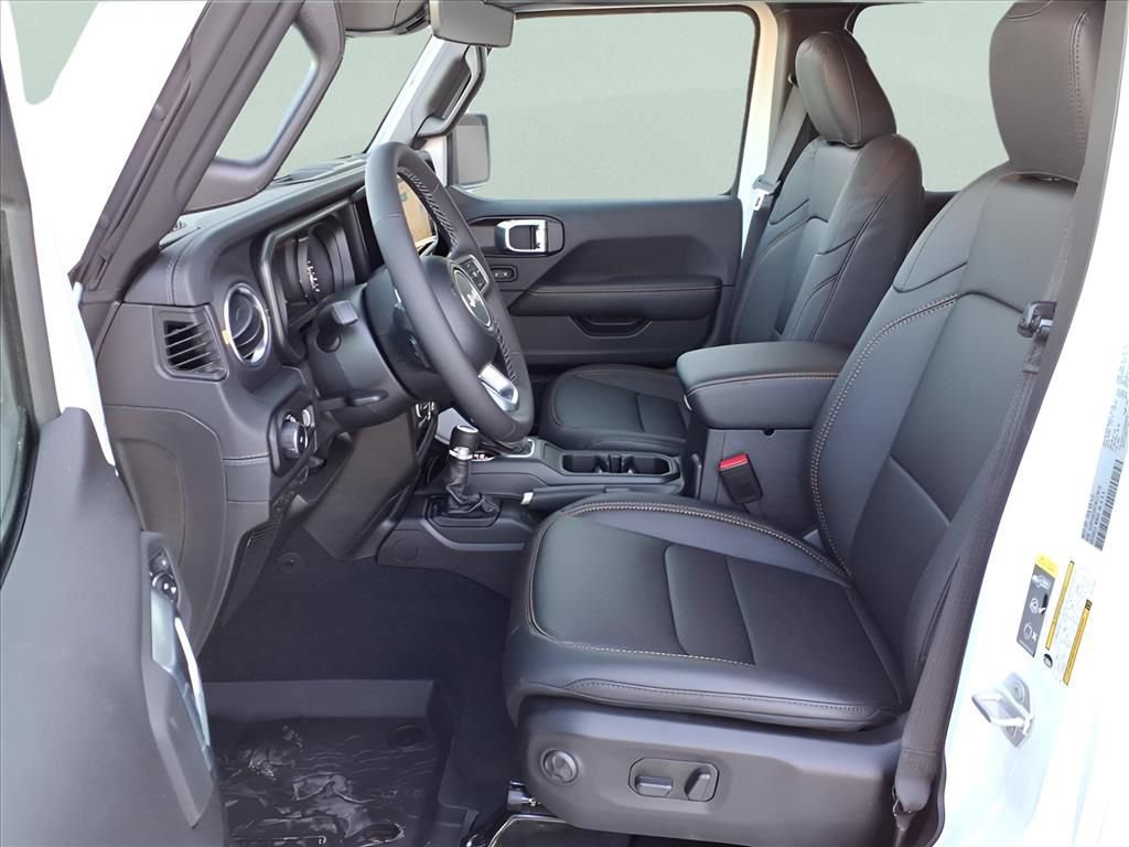 New 2026 Jeep Wrangler Unlimited Sahara AWD/4WD image 15
