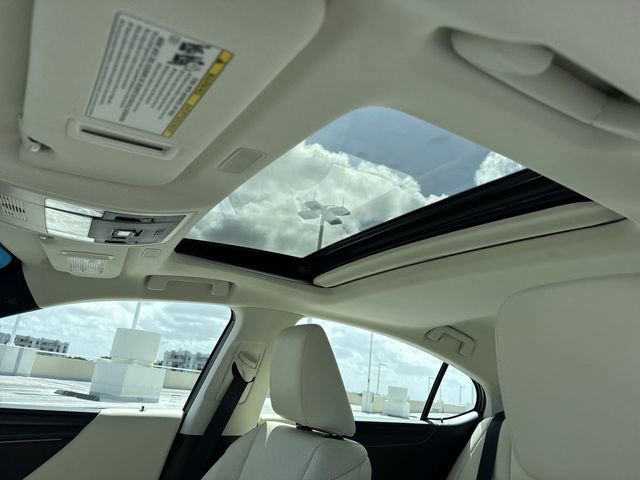 Used 2022 Lexus ES 300h w/ Premium Package image 22