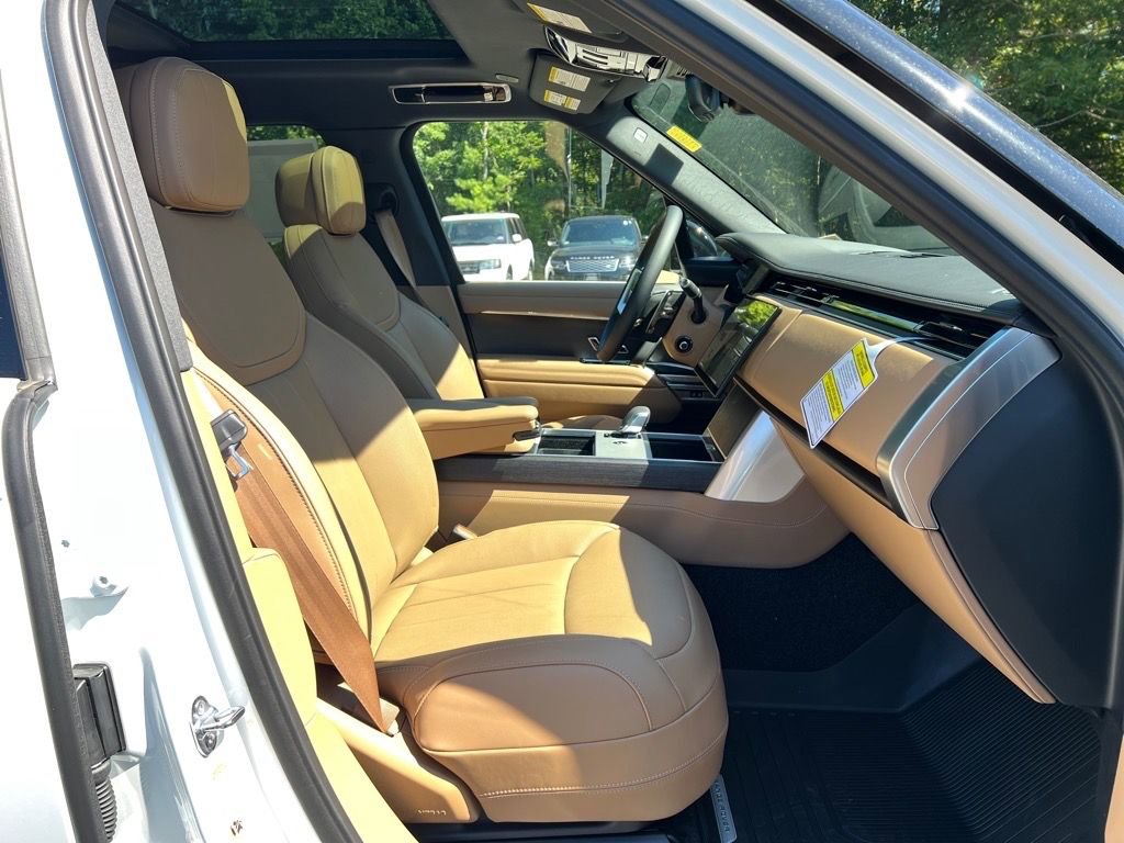 New 2025 Land Rover Range Rover SE image 36