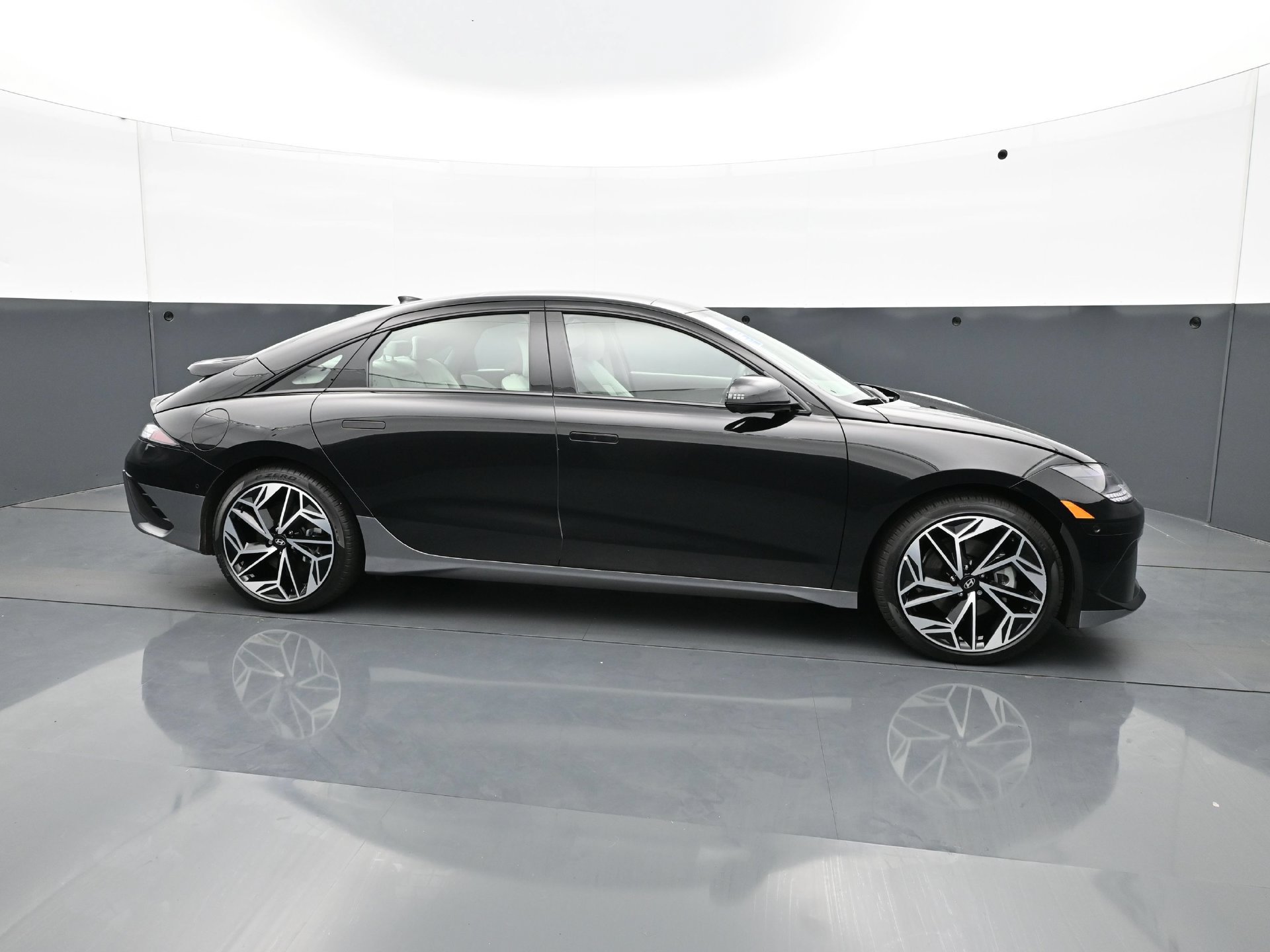Certified 2024 Hyundai Ioniq 6 Limited AWD/4WD image 8