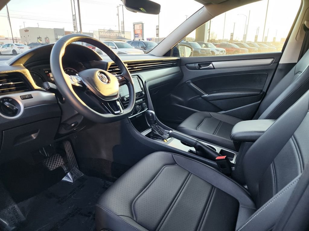 Used 2022 Volkswagen Passat 2.0T SE image 9