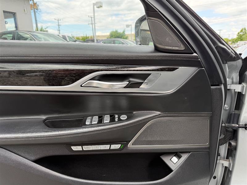 Used 2018 BMW 750Li xDrive AWD/4WD image 17