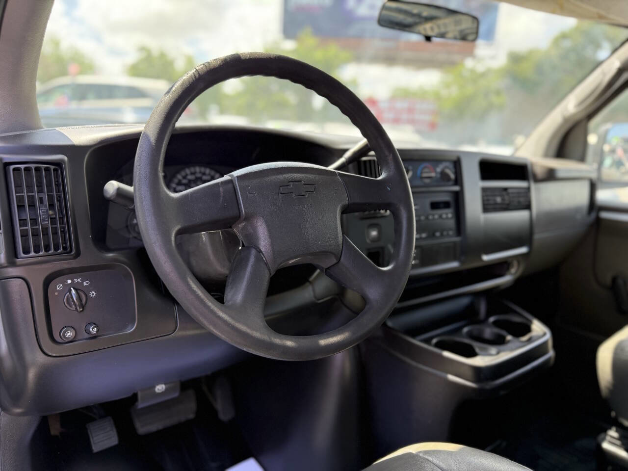 Used 2005 Chevrolet Express 2500 image 9