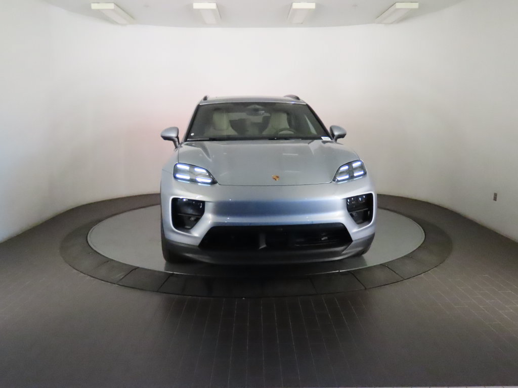 New 2026 Porsche Macan 4 Electric AWD/4WD image 10