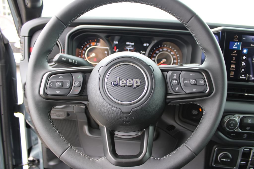 Used 2026 Jeep Wrangler Unlimited Rubicon AWD/4WD image 25