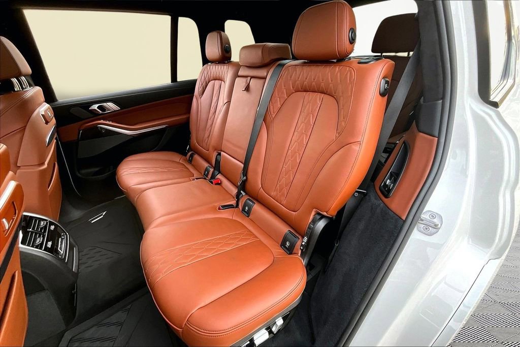 Used 2025 BMW X7 M60i w/ Climate Comfort Package image 26