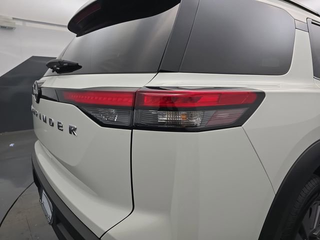 Used 2025 Nissan Pathfinder SV image 19