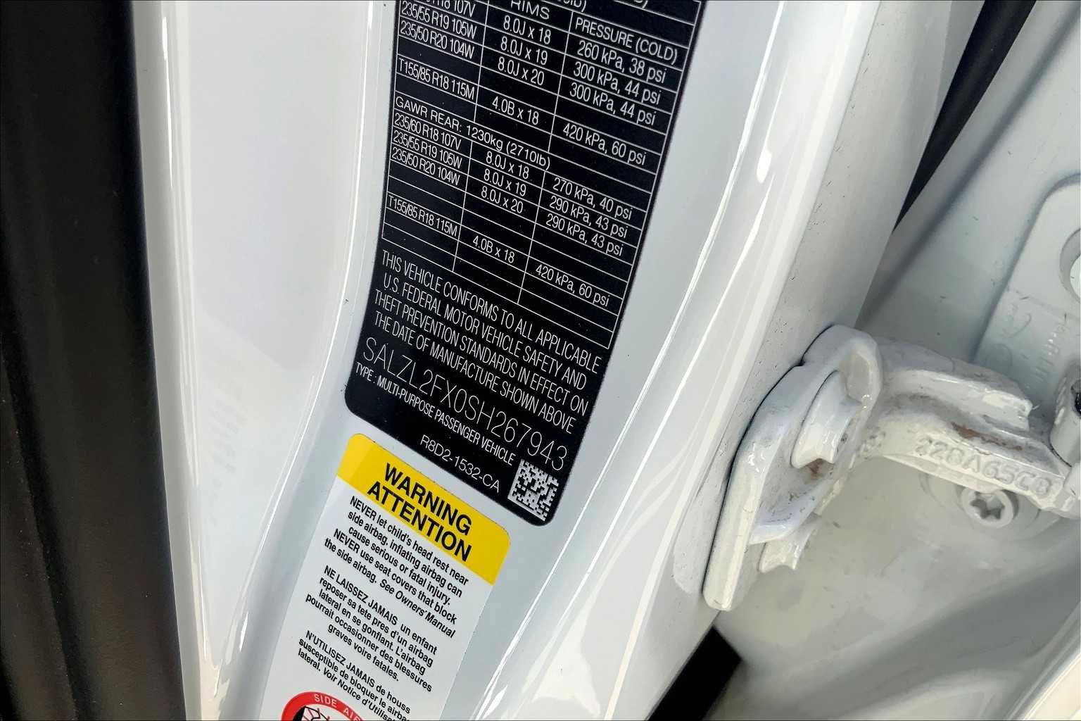 Used 2025 Land Rover Range Rover Evoque Dynamic SE image 33