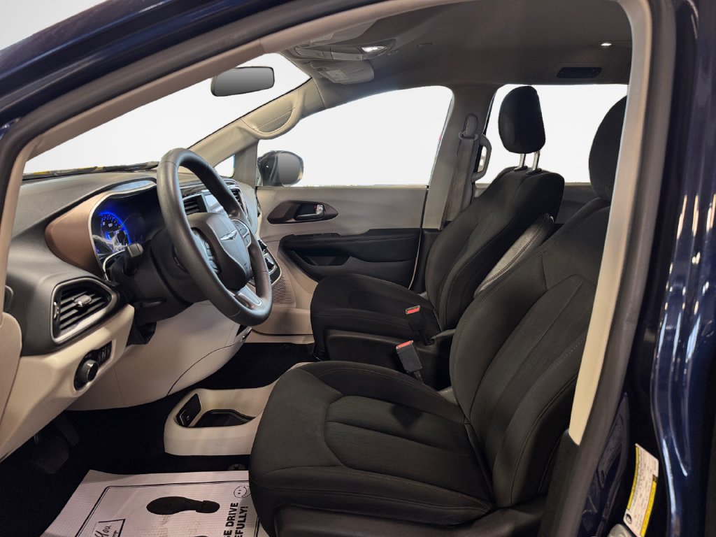 Used 2018 Chrysler Pacifica LX FWD image 12