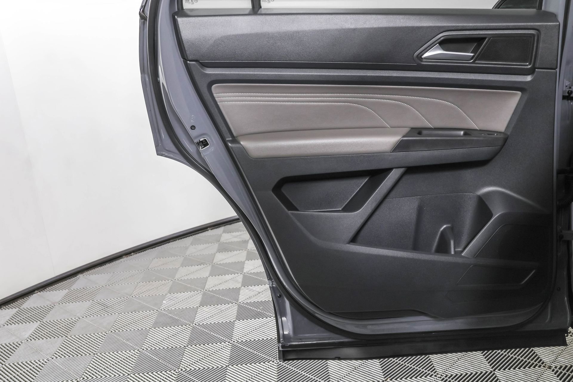 Used 2022 Volkswagen Atlas Cross Sport SEL image 41