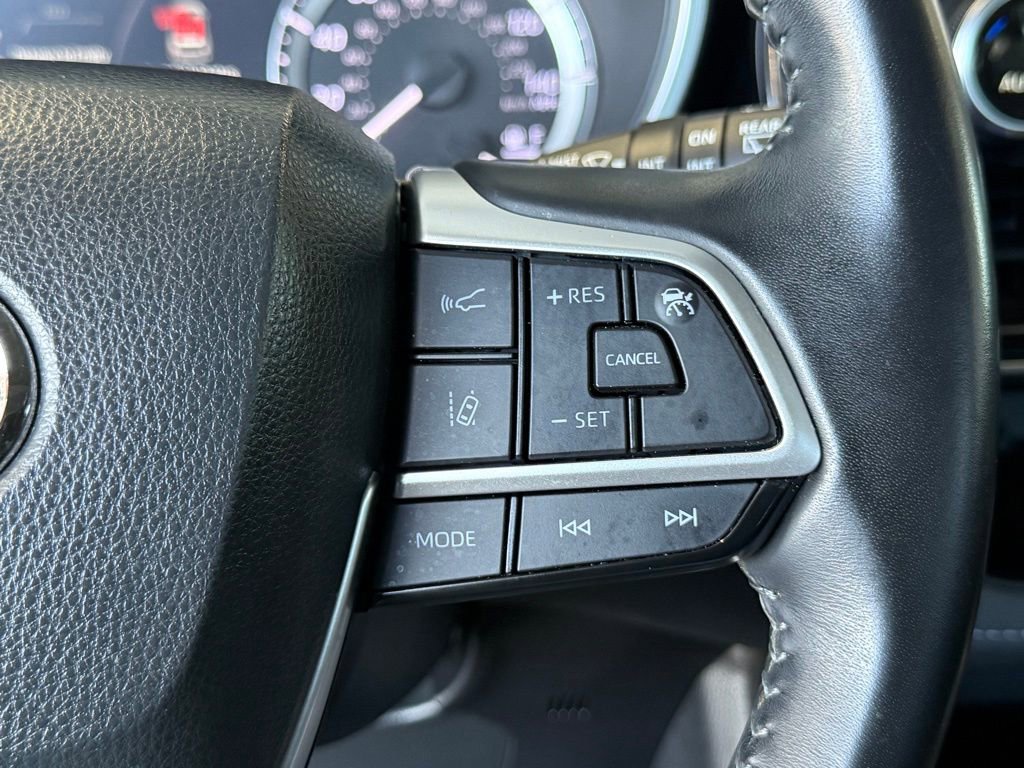 Certified 2023 Toyota Highlander XLE image 26
