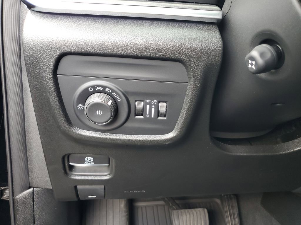 Used 2023 Jeep Grand Cherokee Overland AWD/4WD image 26