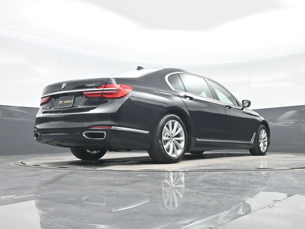 Used 2017 BMW 750i xDrive image 29