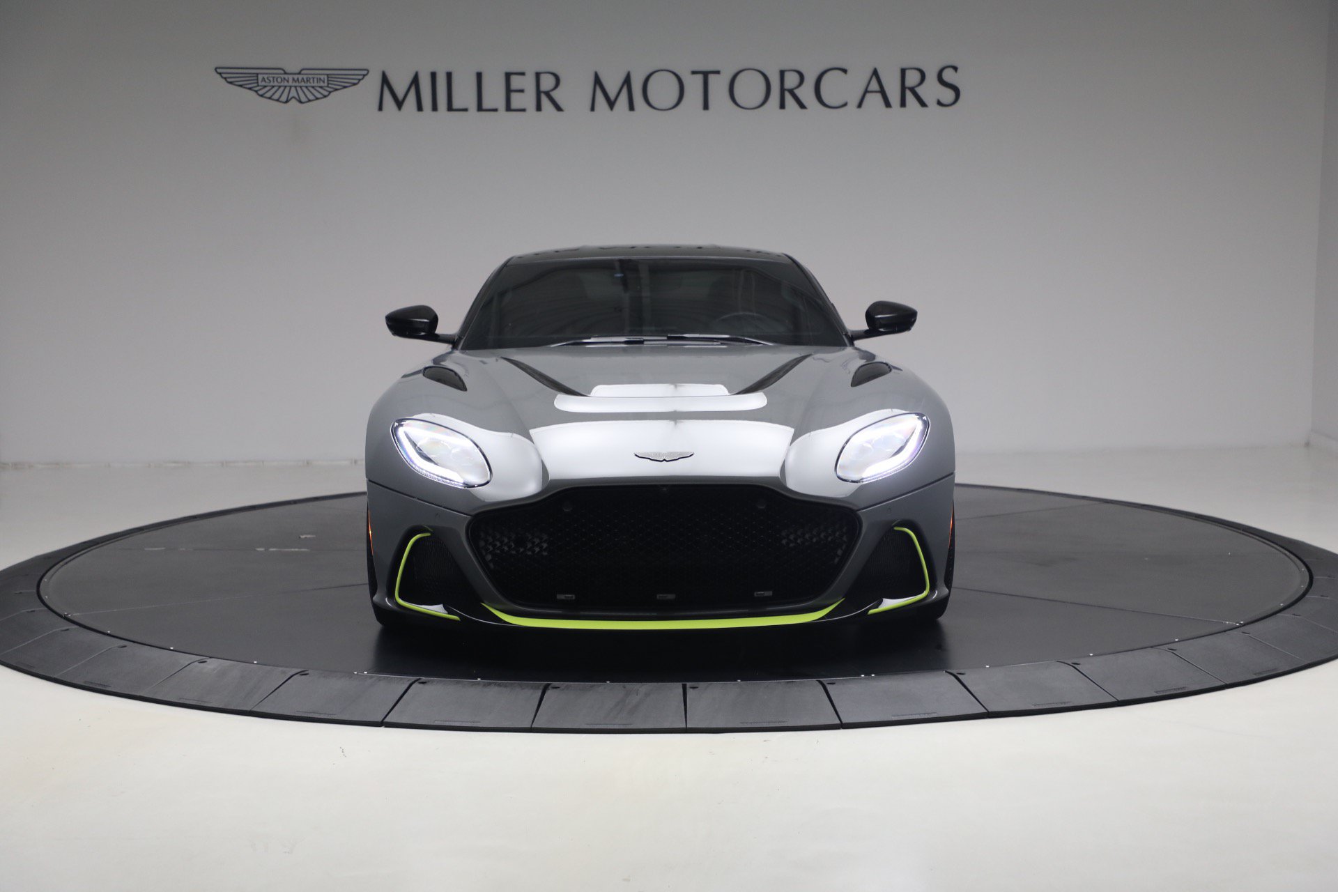 Used 2023 Aston Martin DBS Coupe RWD image 12