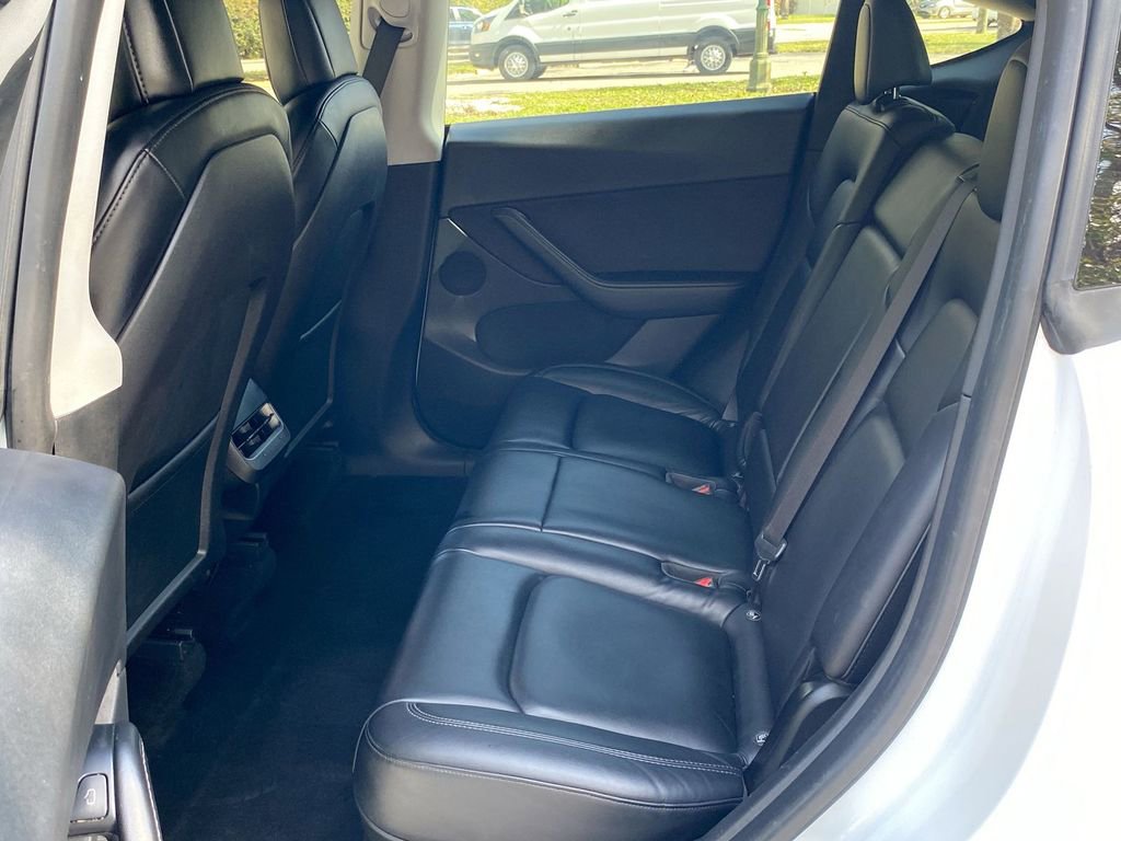 Used 2022 Tesla Model Y Long Range image 36