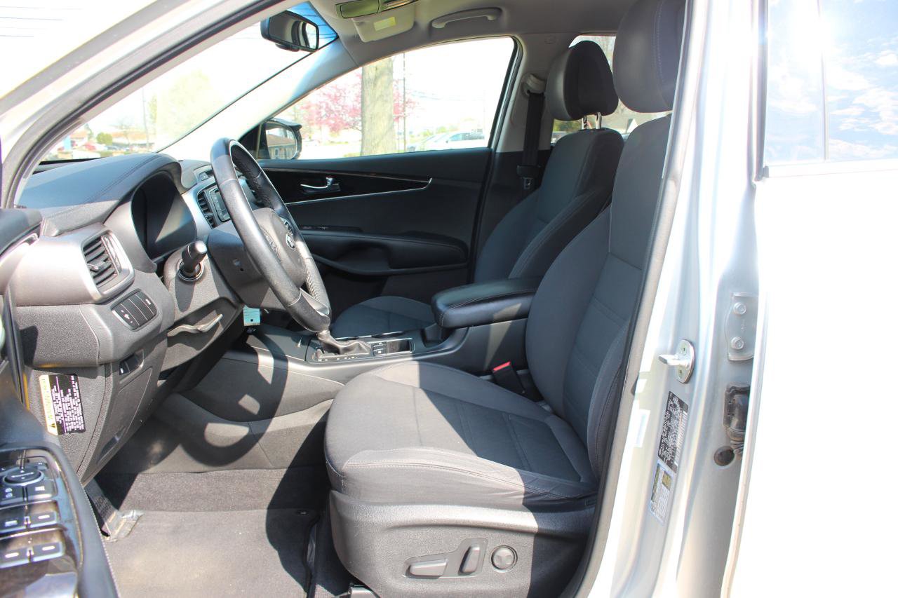 Used 2016 Kia Sorento LX w/ LX Convenience Package image 13