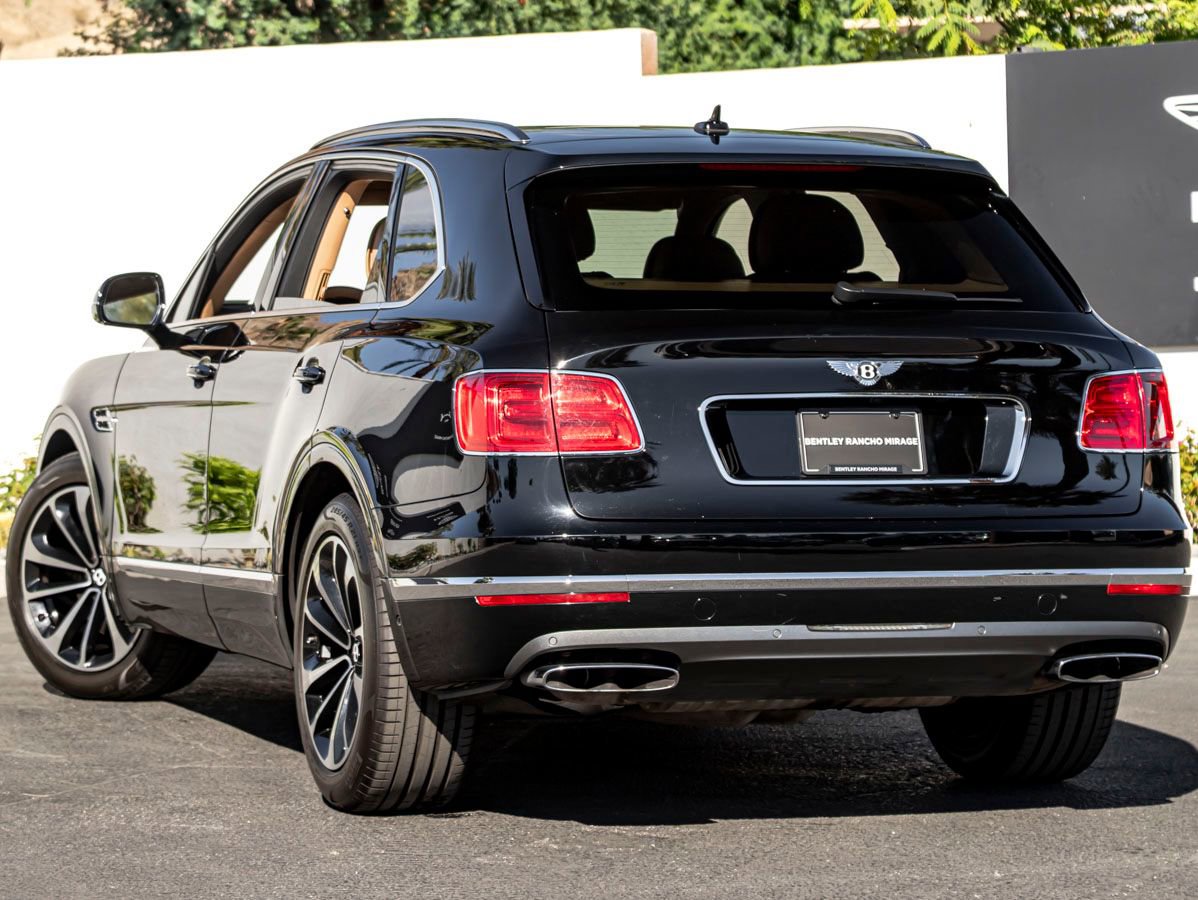 Used 2018 Bentley Bentayga image 3