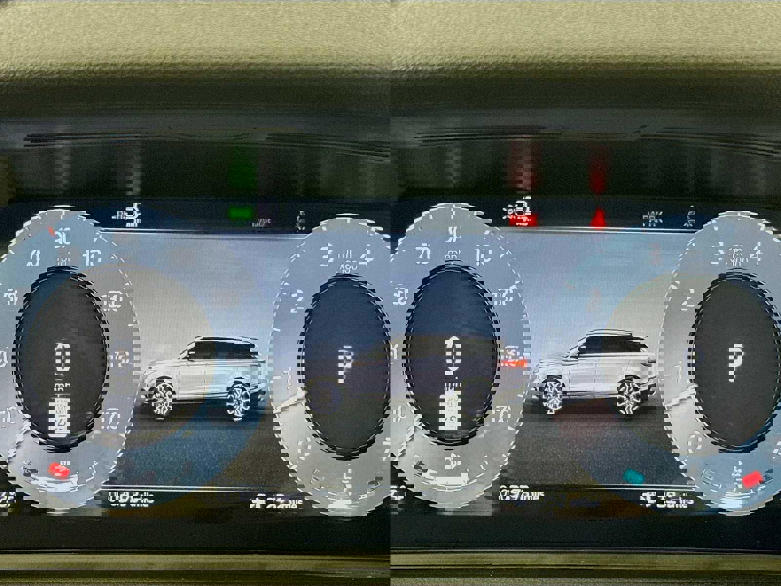 Used 2025 Land Rover Range Rover Velar Dynamic SE image 12