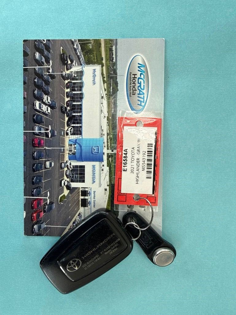 Used 2021 Toyota Highlander L AWD/4WD image 4