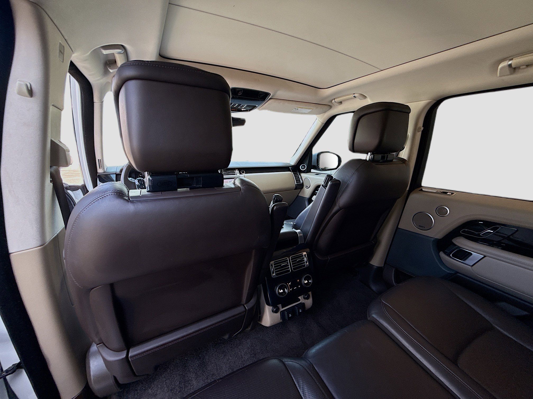 Used 2019 Land Rover Range Rover Velar R-Dynamic SE image 25