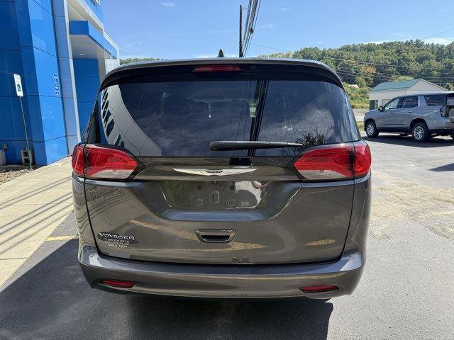 Used 2021 Chrysler Voyager L image 19