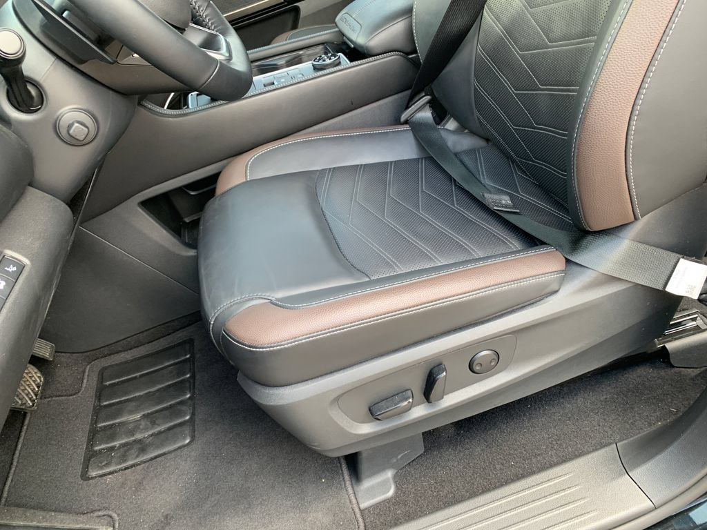 Used 2025 Nissan Pathfinder Platinum AWD/4WD image 26
