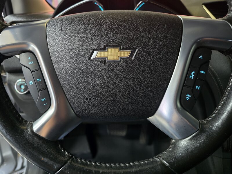 Used 2015 Chevrolet Traverse LT w/ Style and Technology Package FWD image 29