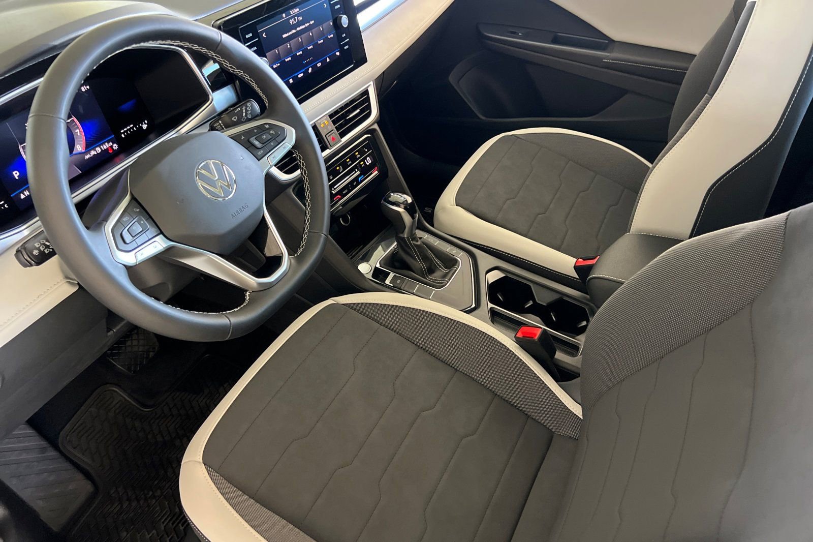 New 2026 Volkswagen Taos SE FWD image 10