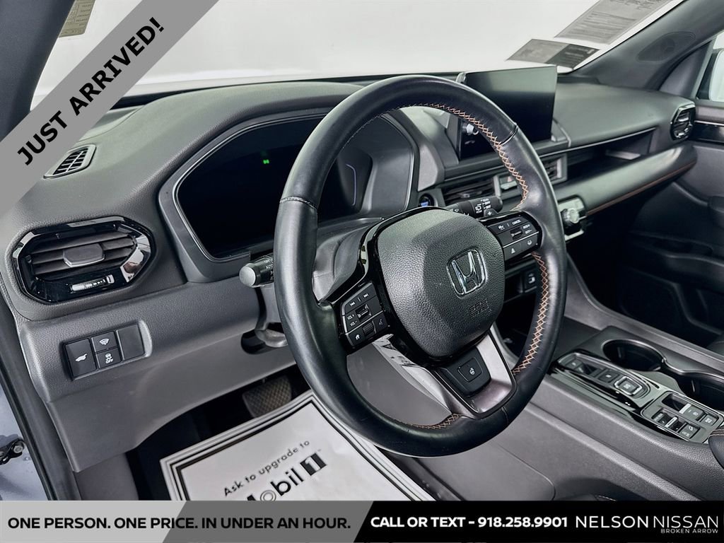 Used 2023 Honda Pilot TrailSport image 9