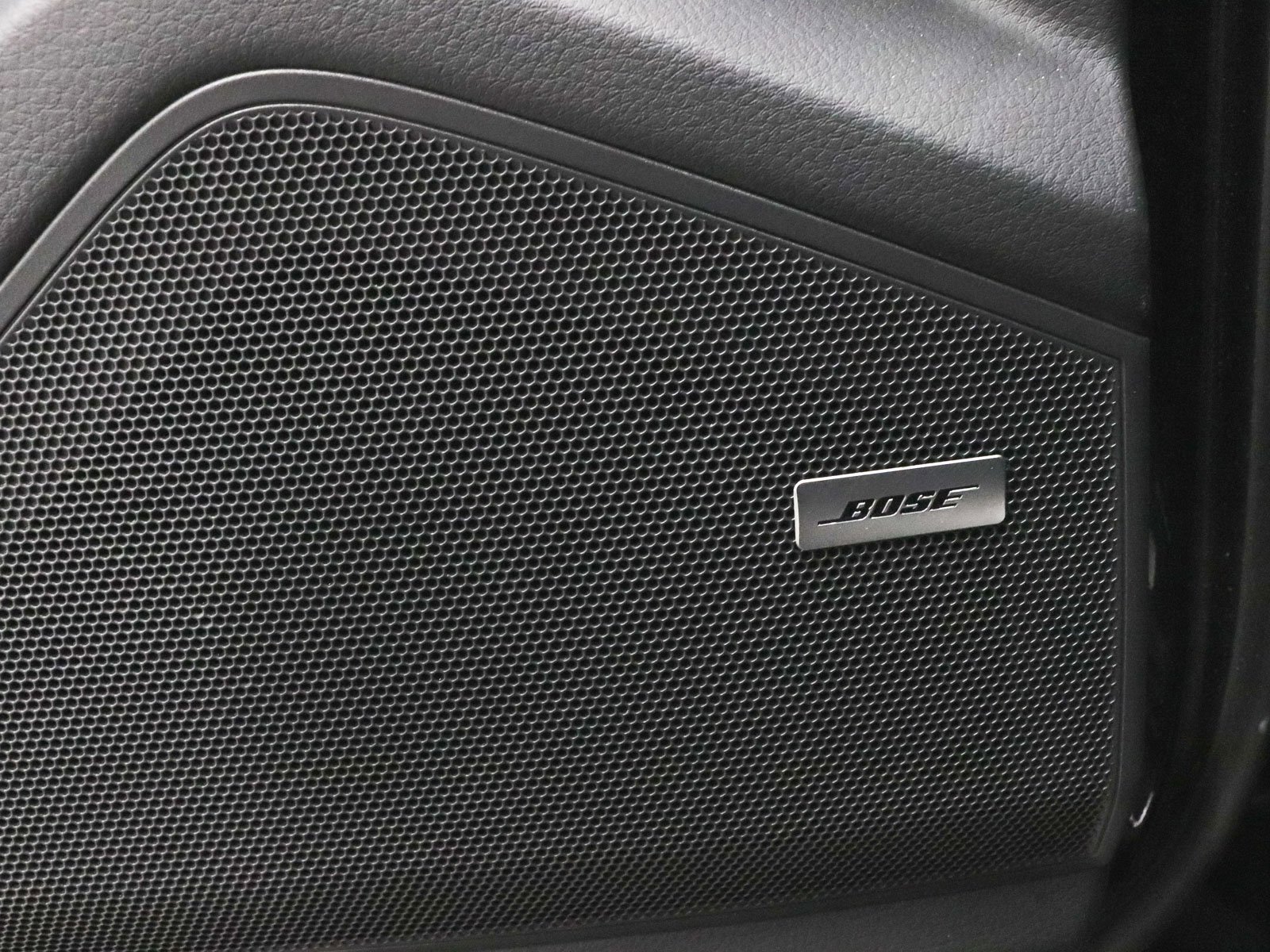 Used 2023 Porsche Cayenne Platinum Edition image 11