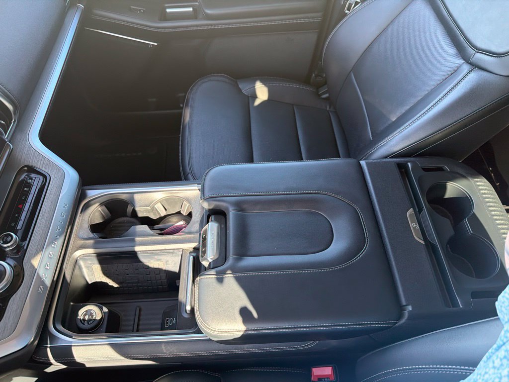 Used 2025 Ford Expedition Platinum AWD/4WD image 21