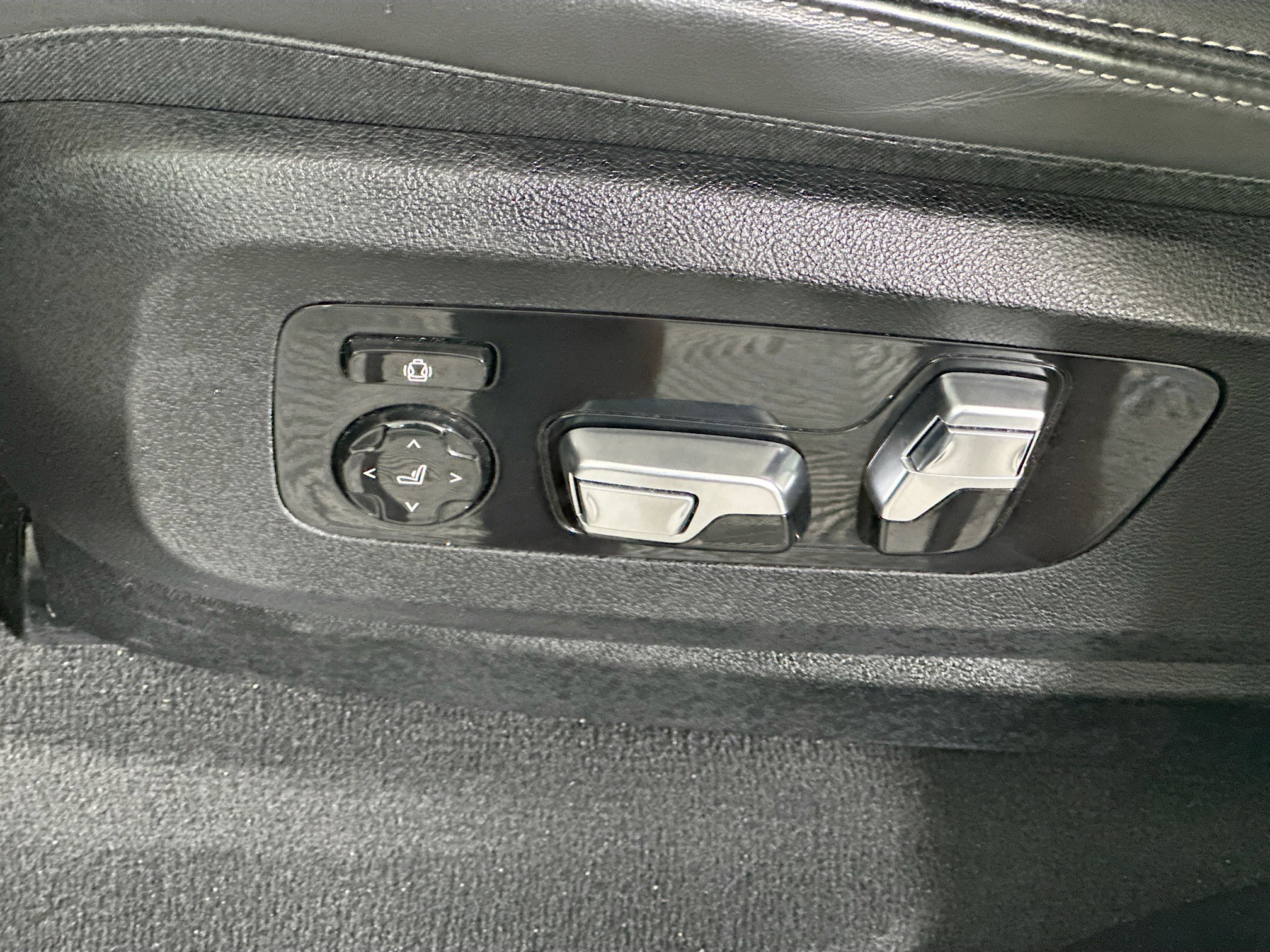 Used 2024 BMW X7 xDrive40i image 13