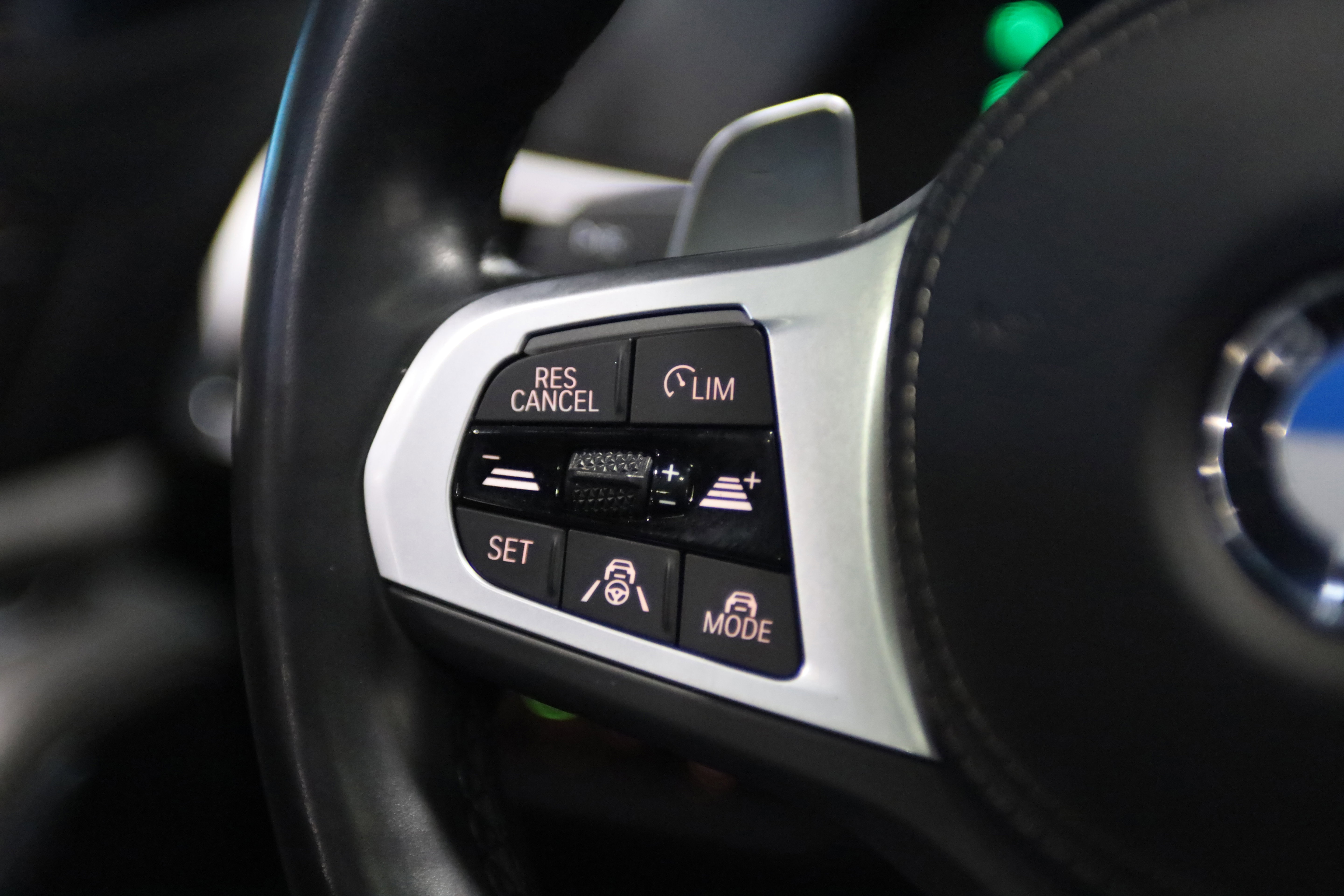 Used 2022 BMW X7 M50i w/ Dynamic Handling Package image 21