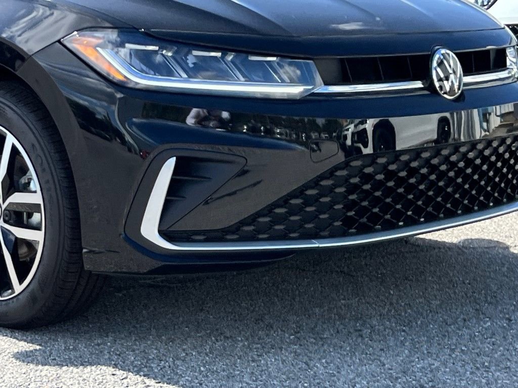 New 2025 Volkswagen Jetta SE image 2