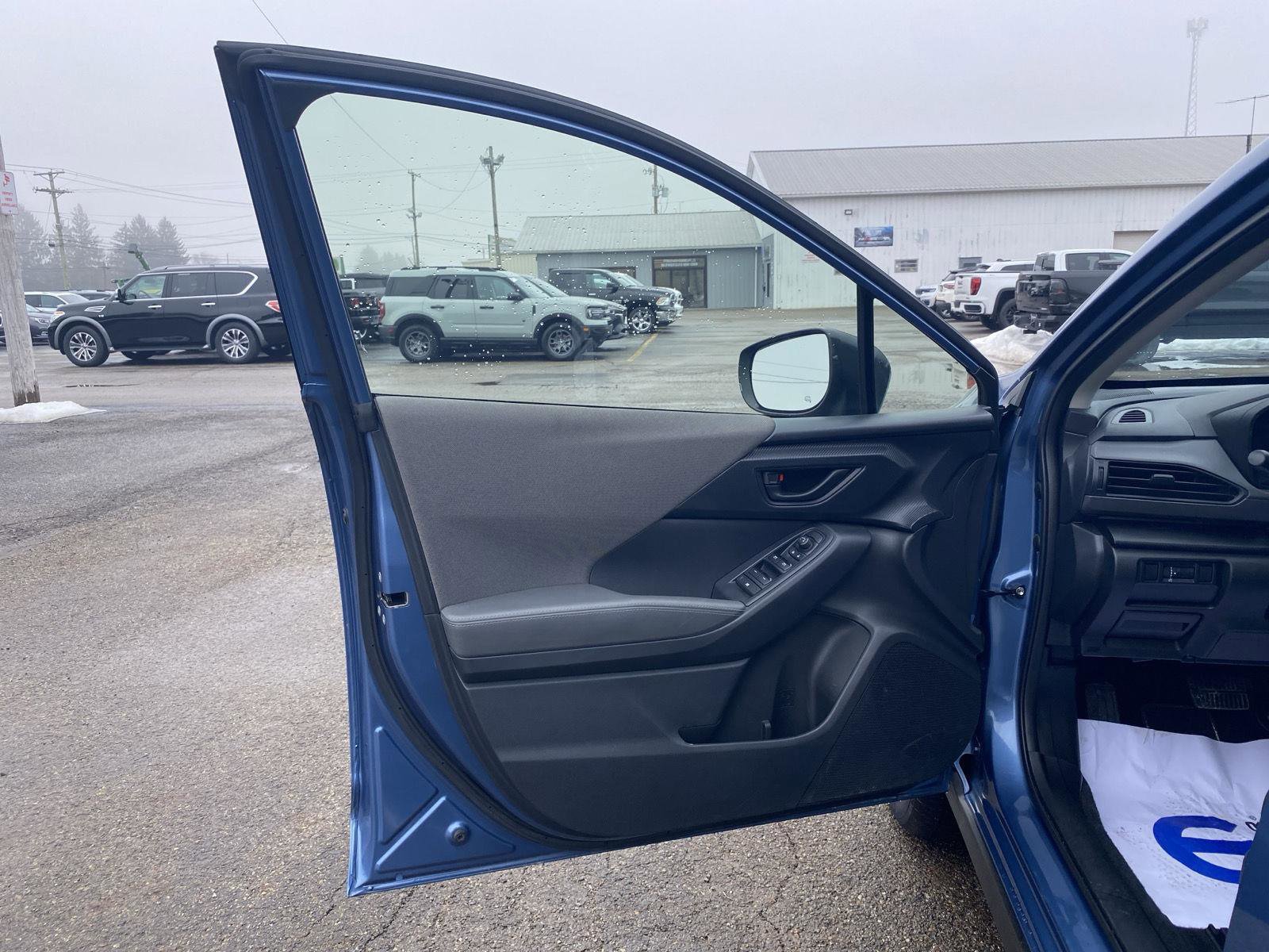 Used 2024 Subaru Crosstrek 2.0i Premium image 9