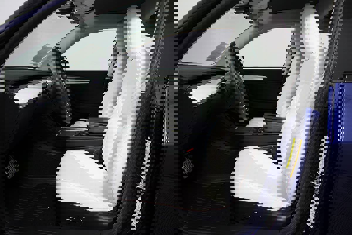 Used 2023 Tesla Model 3 Performance image 8