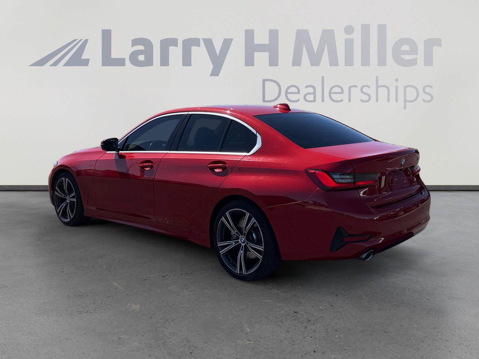 Used 2020 BMW 330i Sedan w/ Parking Assistance Package RWD image 3