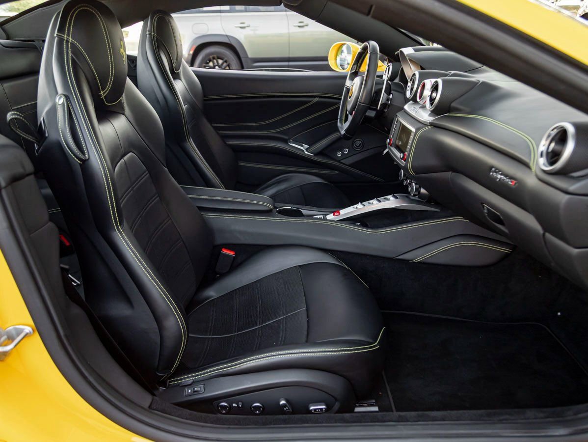 Used 2018 Ferrari California T image 27