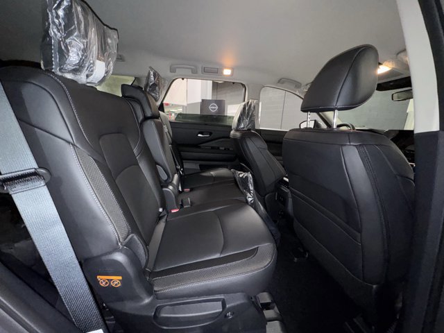 New 2025 Nissan Pathfinder SL image 7