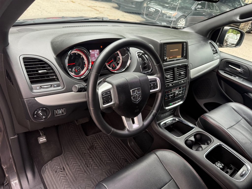 Used 2016 Dodge Grand Caravan R/T w/ Driver Convenience Group FWD image 11