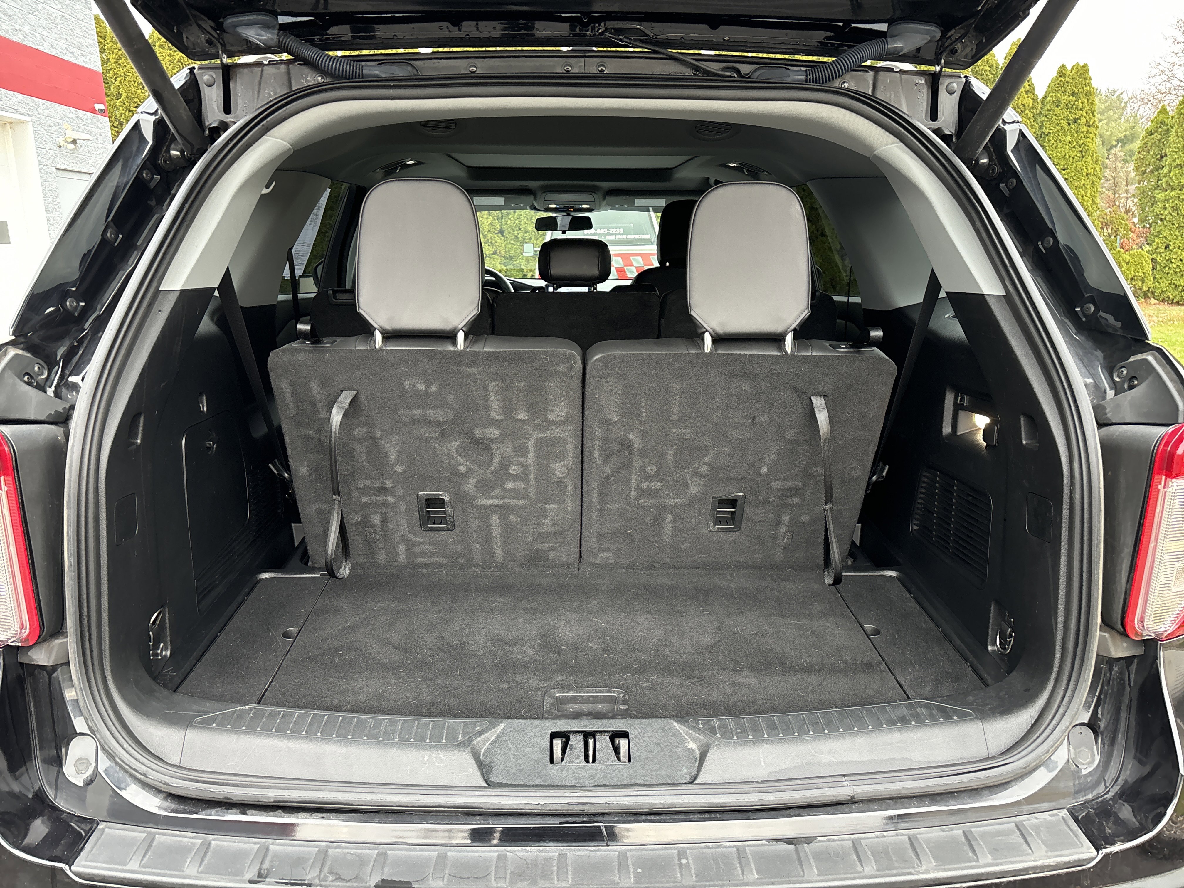 Used 2022 Ford Explorer XLT w/ Equipment Group 202A image 5