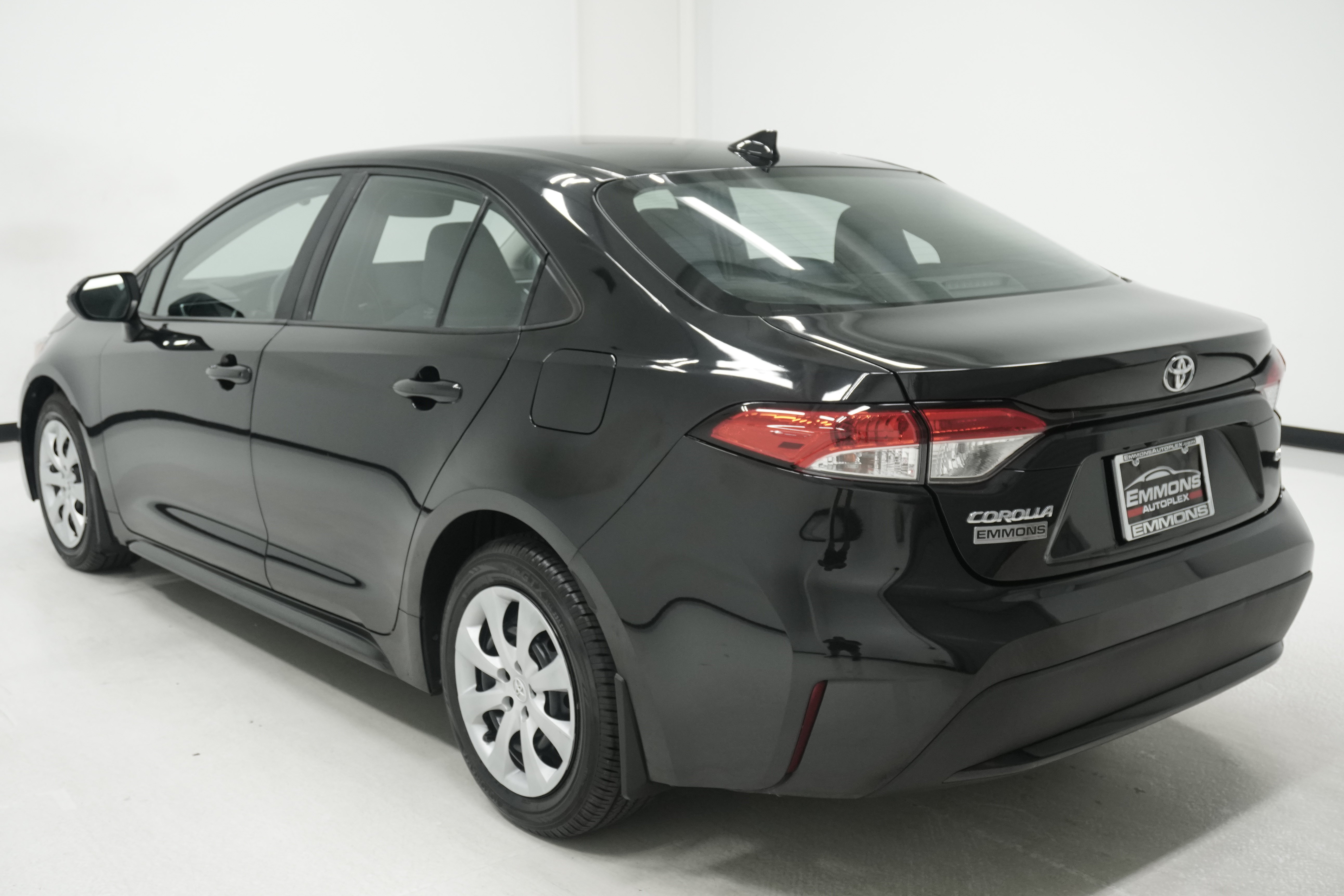 Used 2022 Toyota Corolla LE FWD image 6