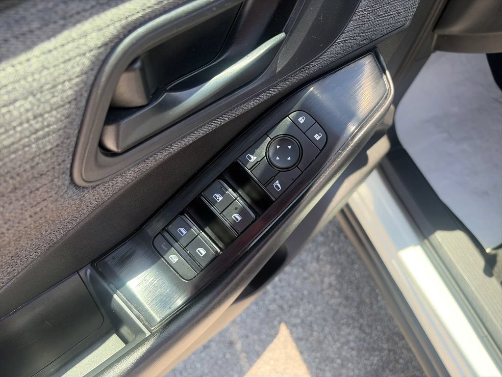 Used 2023 Nissan Rogue S AWD/4WD image 12