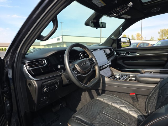Used 2025 Jeep Grand Wagoneer L Series III w/ Quick Order Packagew 28T AWD/4WD image 15
