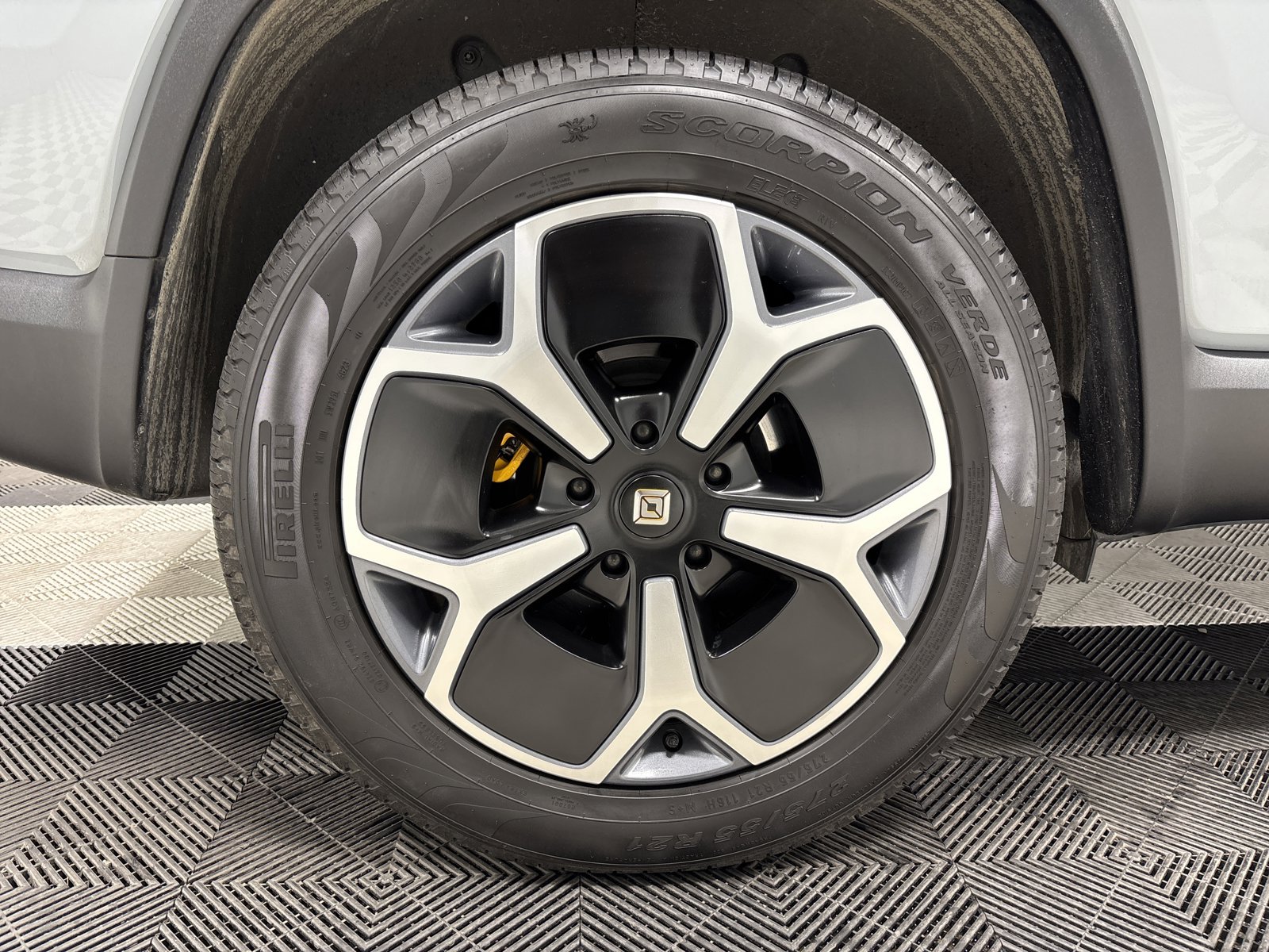 Used 2024 Rivian R1S Adventure image 12