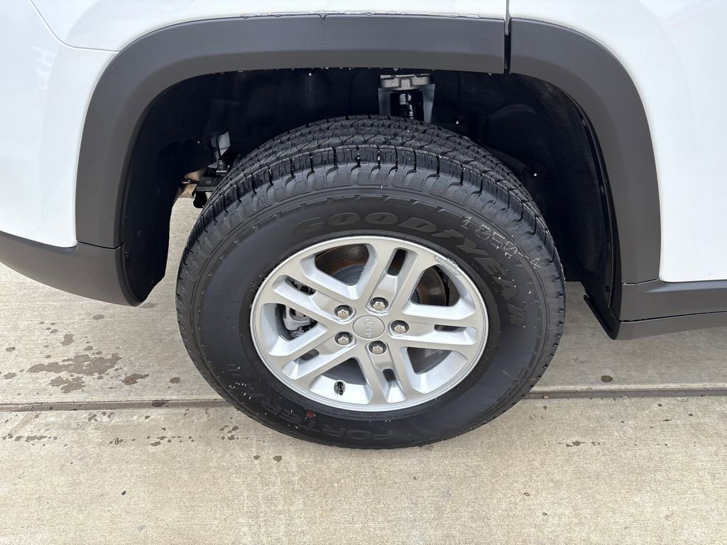 New 2025 Jeep Grand Cherokee Laredo w/ Luxury Tech Group I image 6